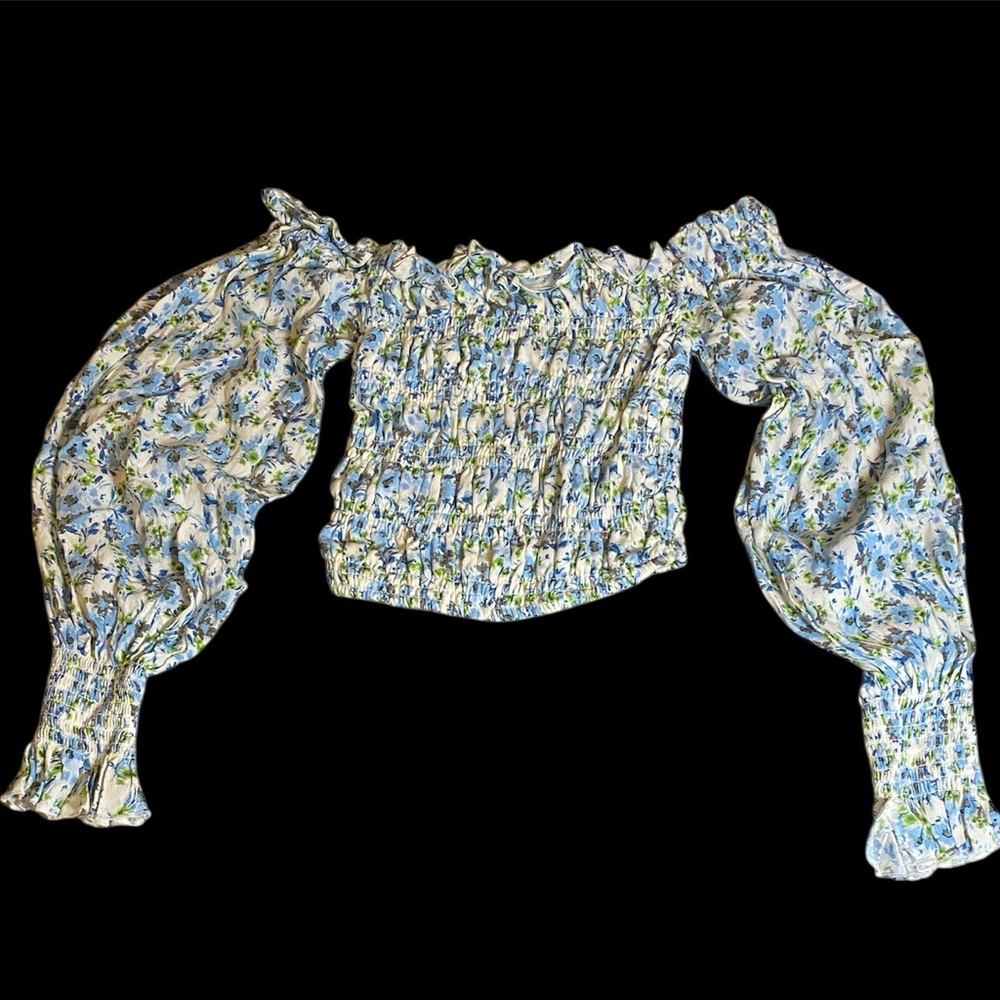 NWOT Floral Puff Sleeved  Ruched Cropped Peasant Top